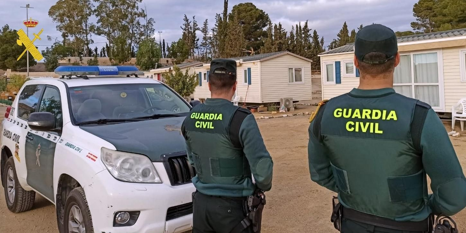 La Guardia Civil rescató al hombre en un bungaló.