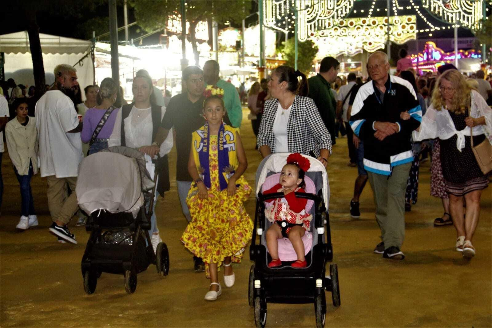 Feria de Chiclana 2023: Las imágenes de la noche de inauguración y el alumbrado