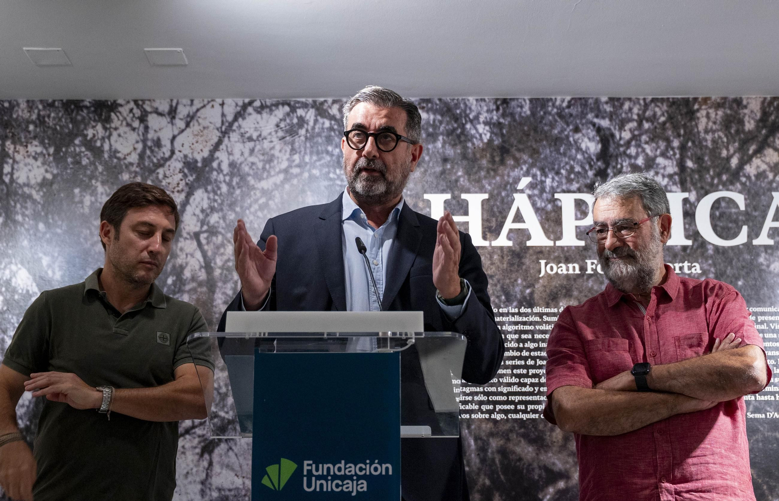 El comisario Sema D'Acosta y el artista Joan Fontcuberta presentan la exposición Háptica de la Fundación Unicaja