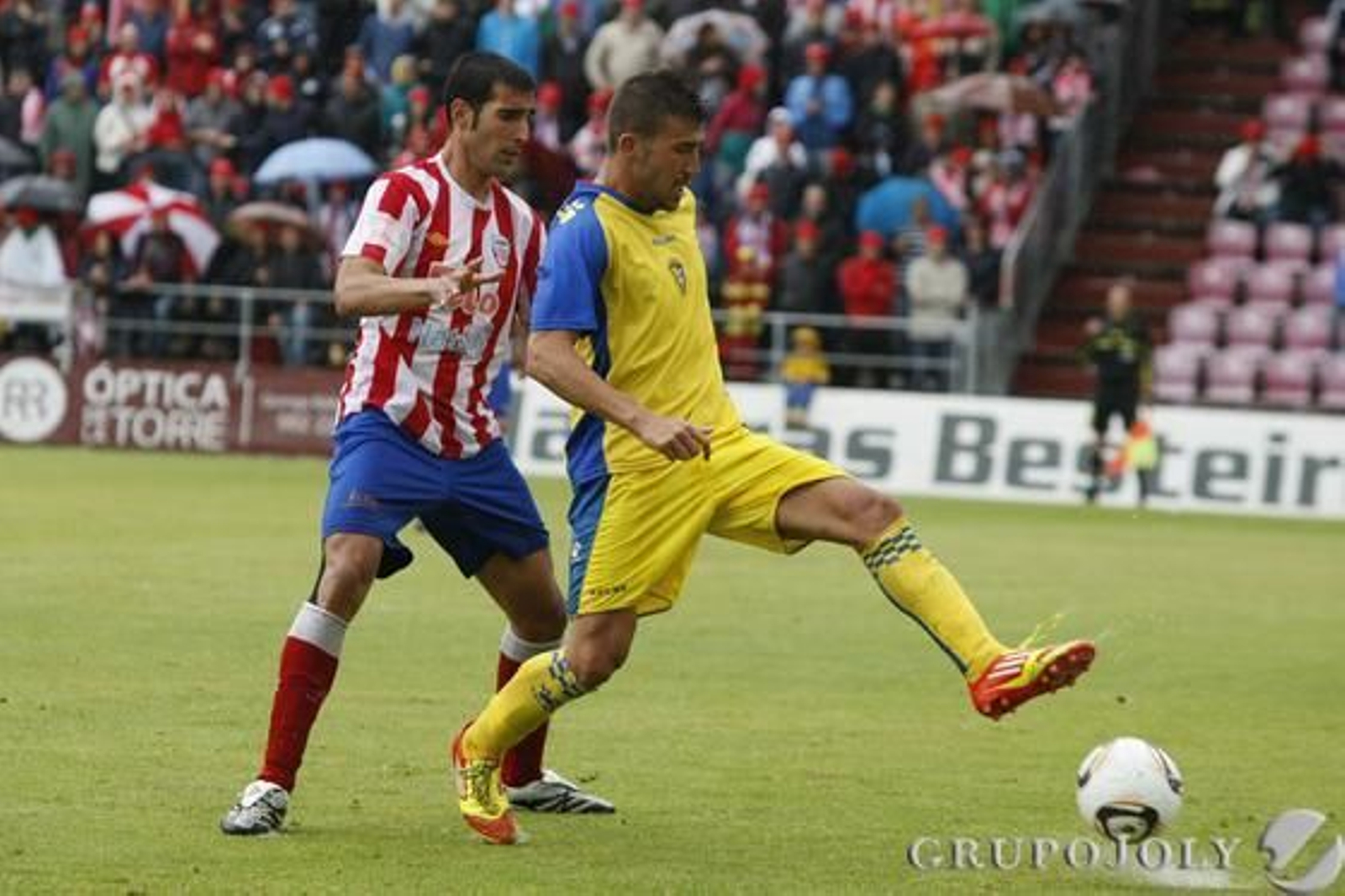 Dioni fue la gran novedad en el once como referencia ofensiva. 

Foto: LOF