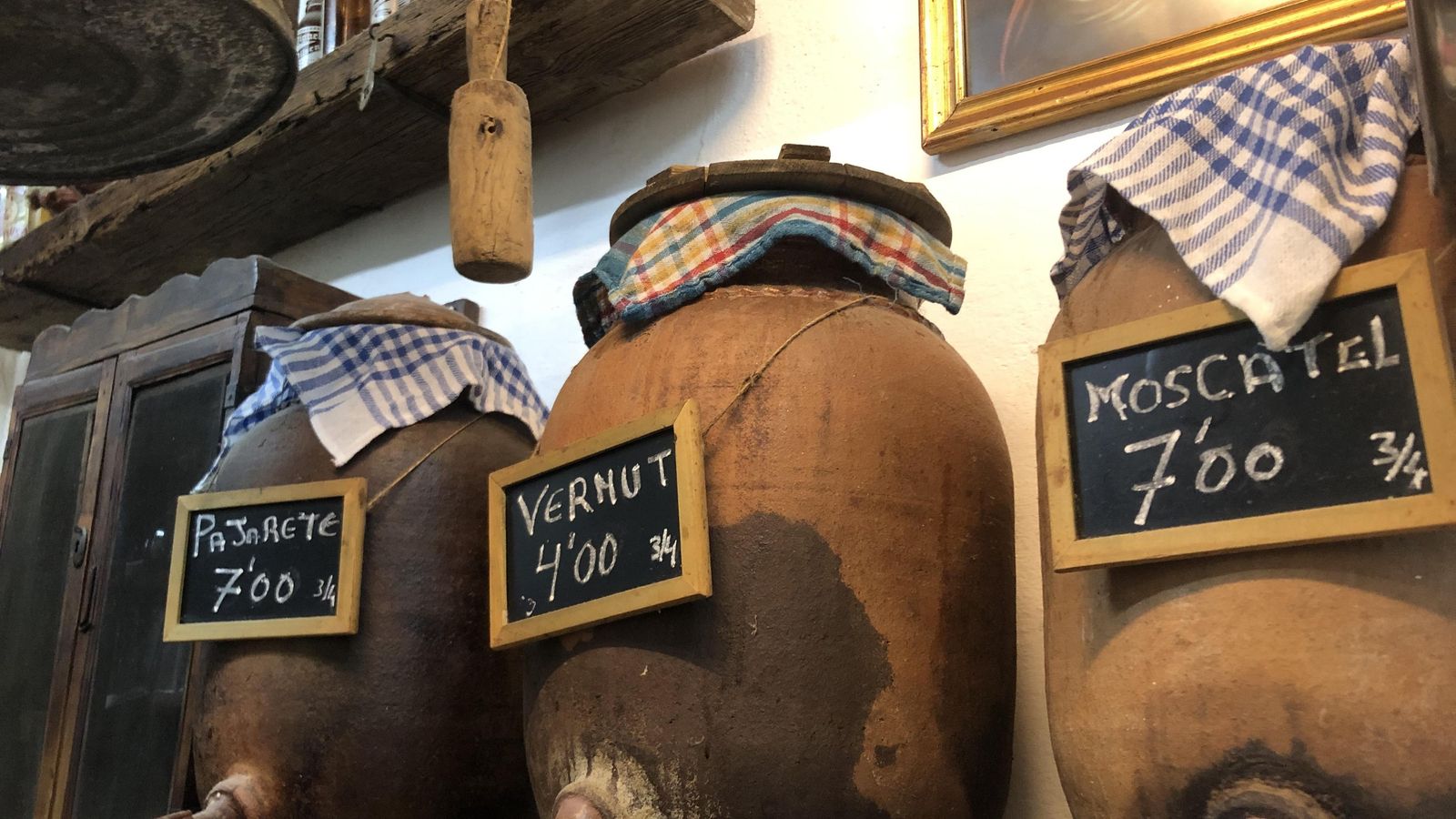Pajarete, vermut y moscatel en La Recova. Pajarete, vermut y moscatel en La Recova.