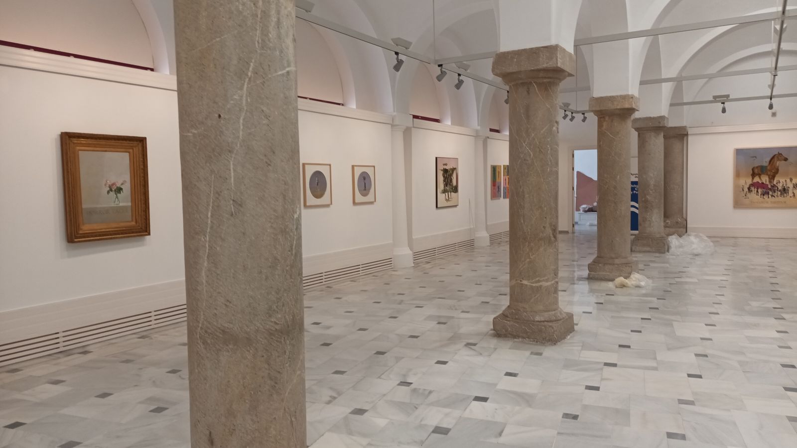 El pintor jerezano Pepe Molina, en la Sala Pescadería