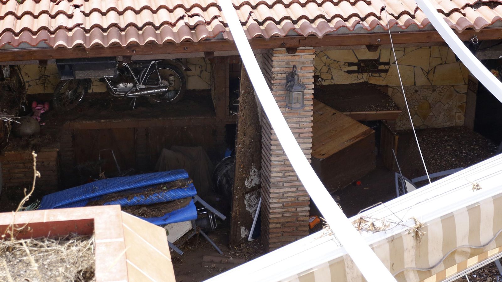 Otra vivienda afectada por la tromba.