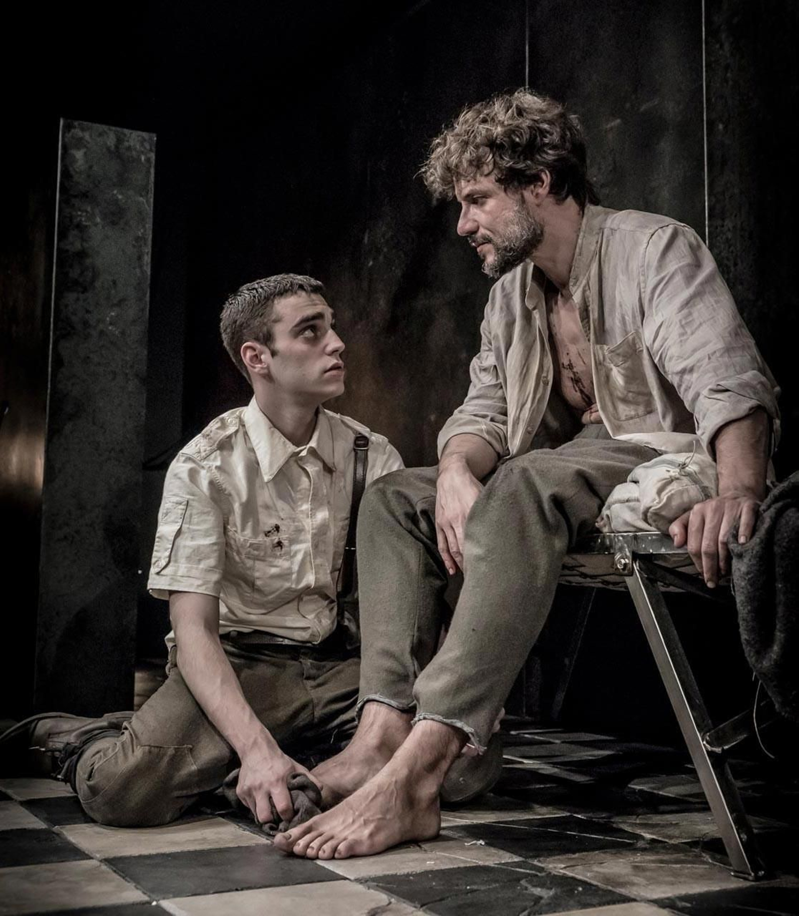 Los dos actores en una escena de la obra.