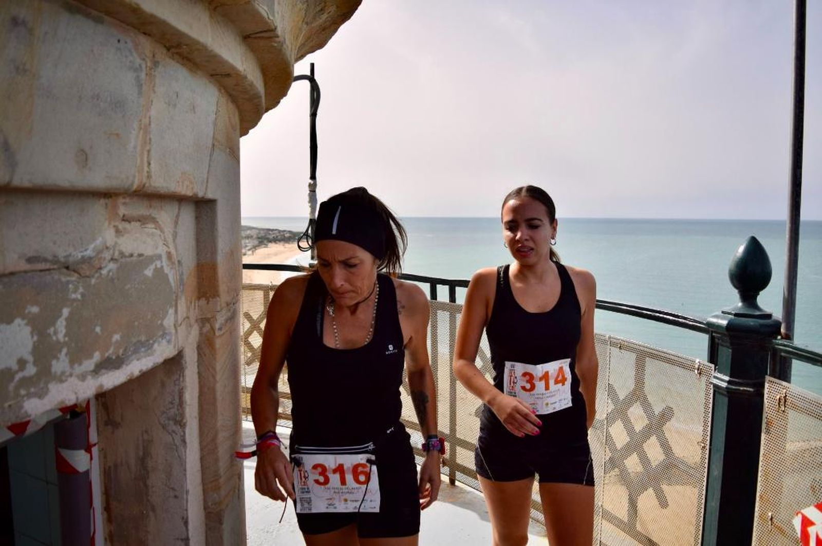 Una imagen de archivo de la Carrera Vertical Faro de Chipiona.