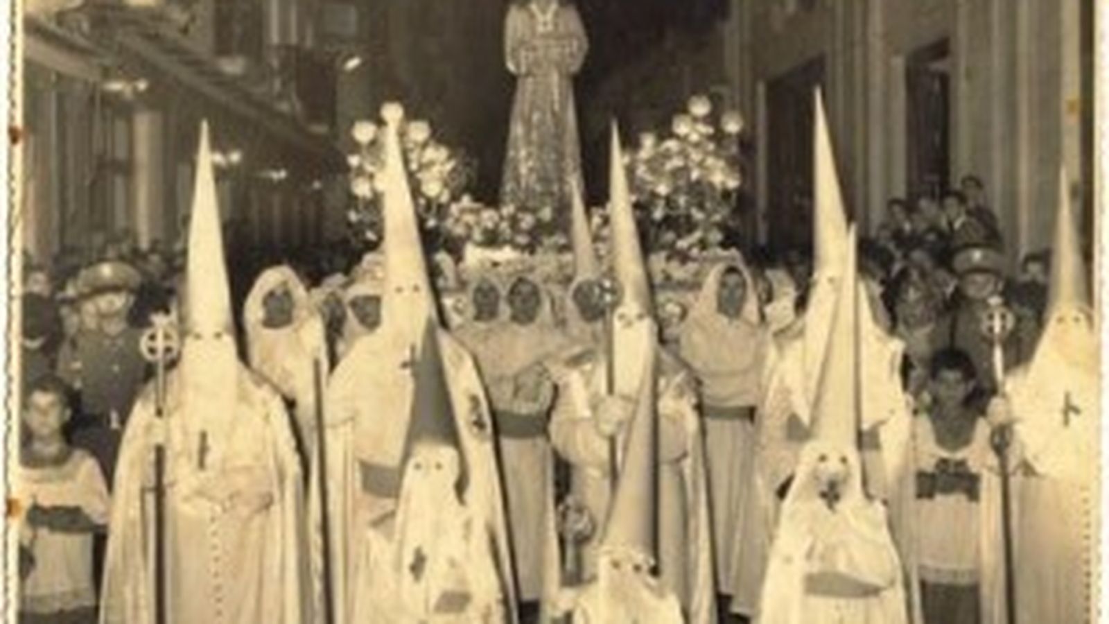 Una procesión del Medinaceli de La Línea en los años 40.