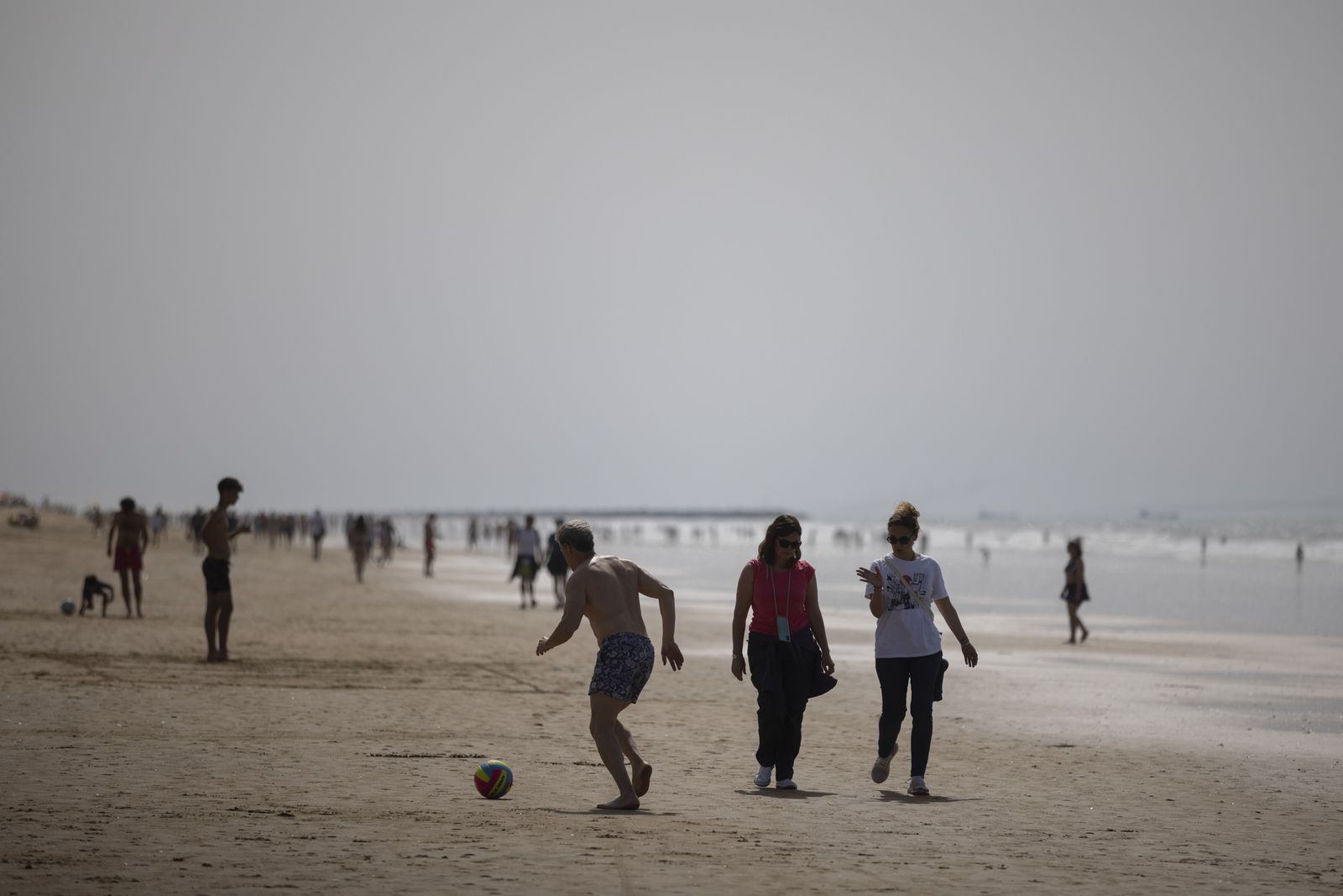 Imágenes del ambiente en las playas en este sábado 8 de abril