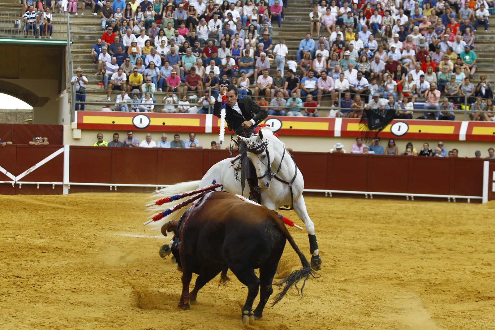 Imágenes de la corrida de rejones en la Feria taurina de Vera 2022