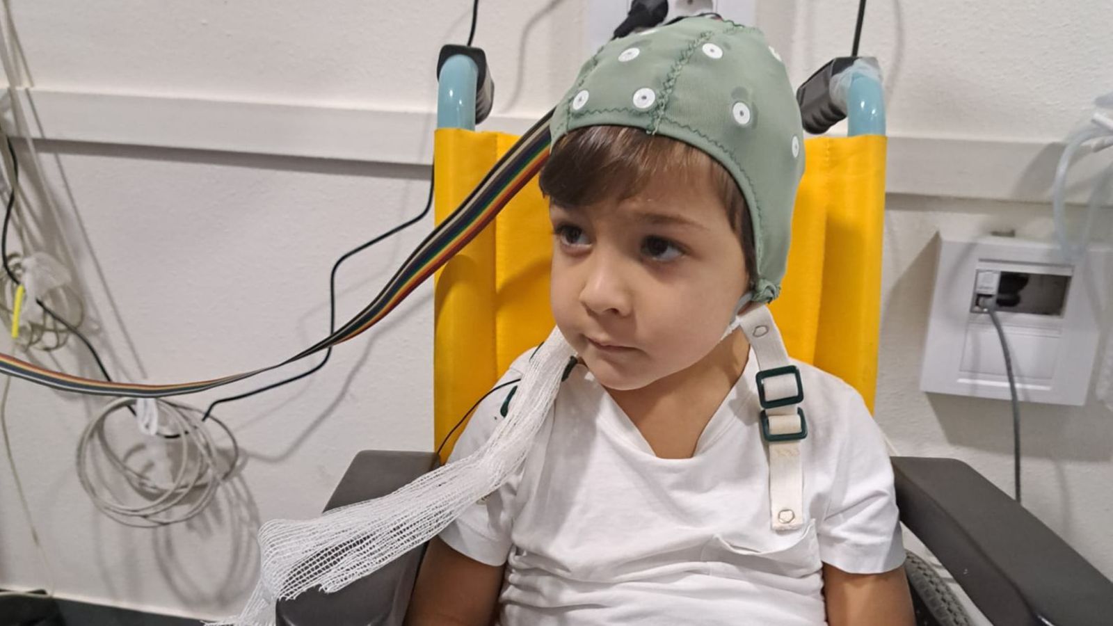 El pequeño de Tirgueros en el médico.