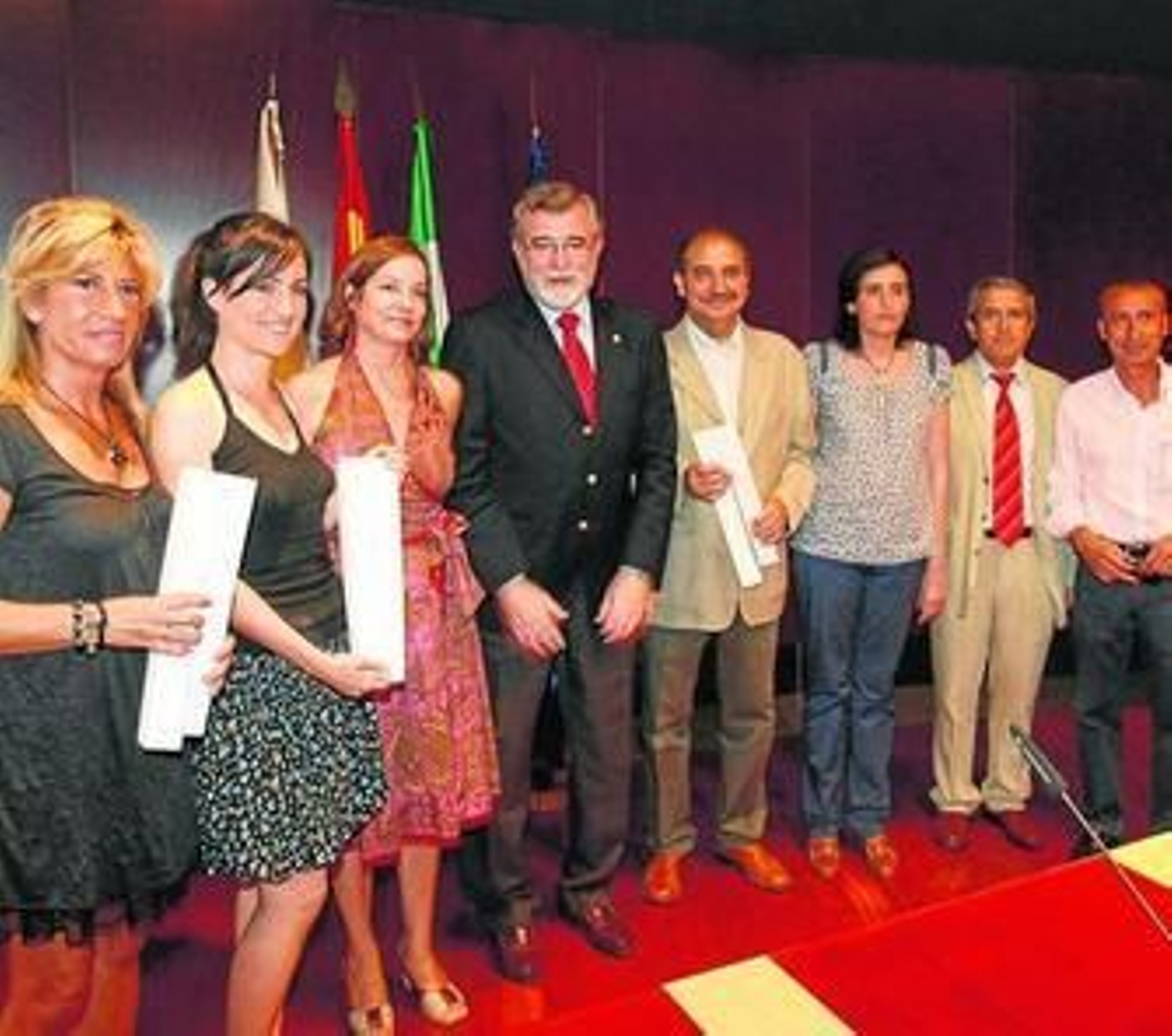 Un momento de la entrega de los premios, ayer en el salón de actos del Rectorado. Un momento de la entrega de los premios, ayer en el salón de actos del Rectorado.