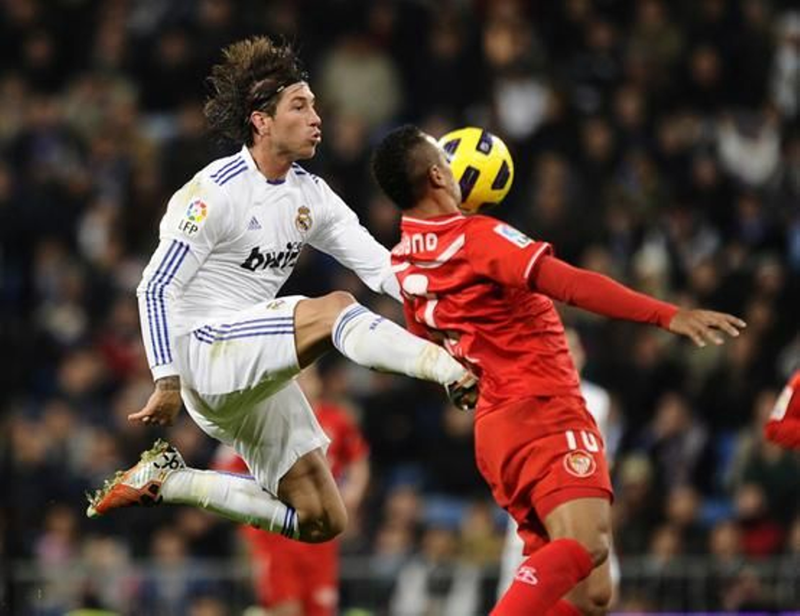 El Sevilla cae en el Bernabéu pese a jugar con un jugador más durante casi media hora. / AFP