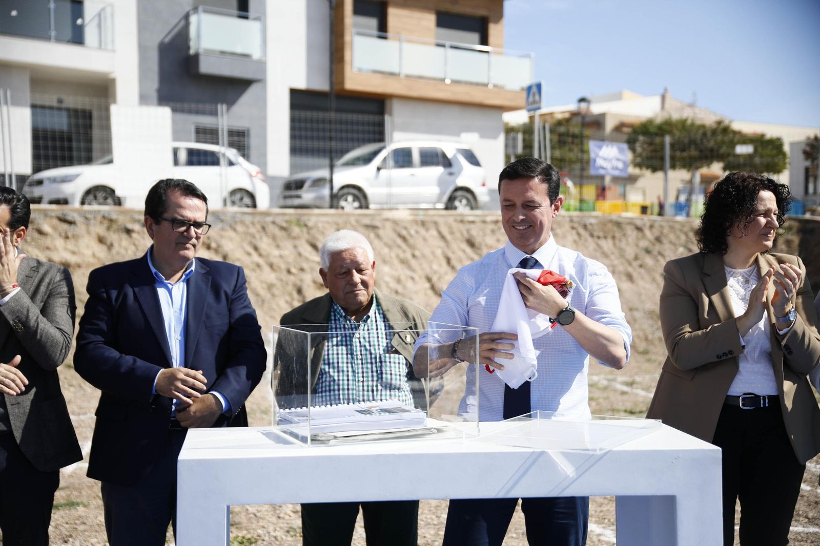 Las imágenes de la primera piedra del Centro de mayores en Balanegra