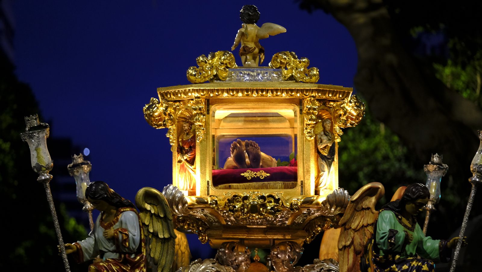 Las mejores imágenes del Santo Sepulcro, en Almería