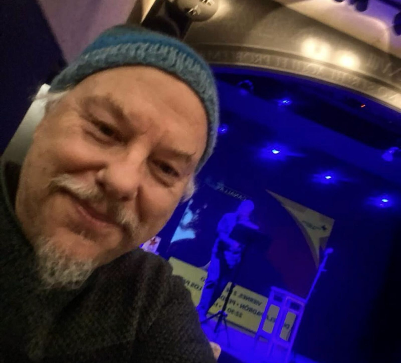 No estaba muerto, que estaba de parranda