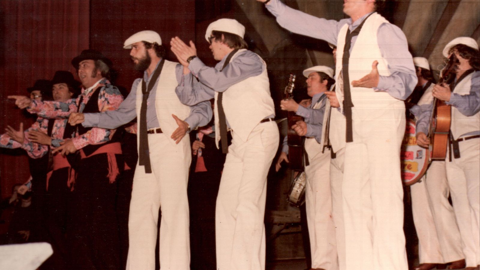 Comparsa 'Payos y gitanos', primer premio de comparsas locales de 1980.