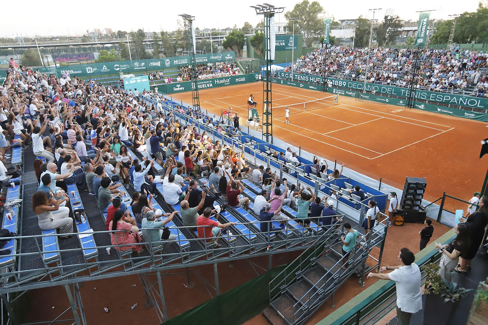 Imágenes del ambiente en la final femenina de la Copa del Rey de tenis de Huelva
