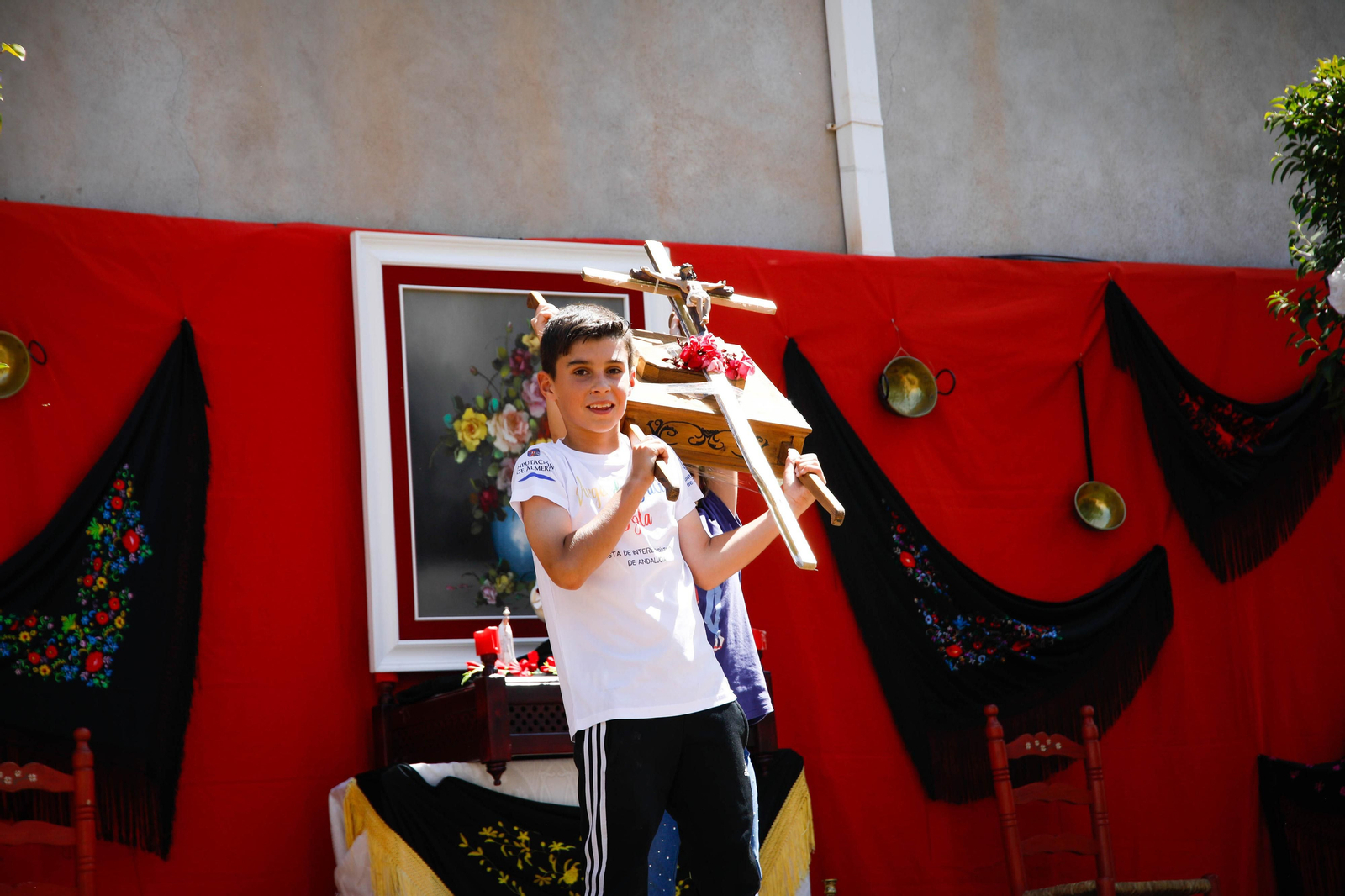 Así es la gran alfombra de serrín para que levite la Virgen de Fátima de Tíjola