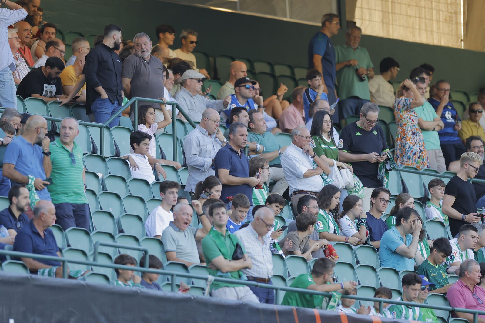 Búscate en la fotos del Betis-Sparta