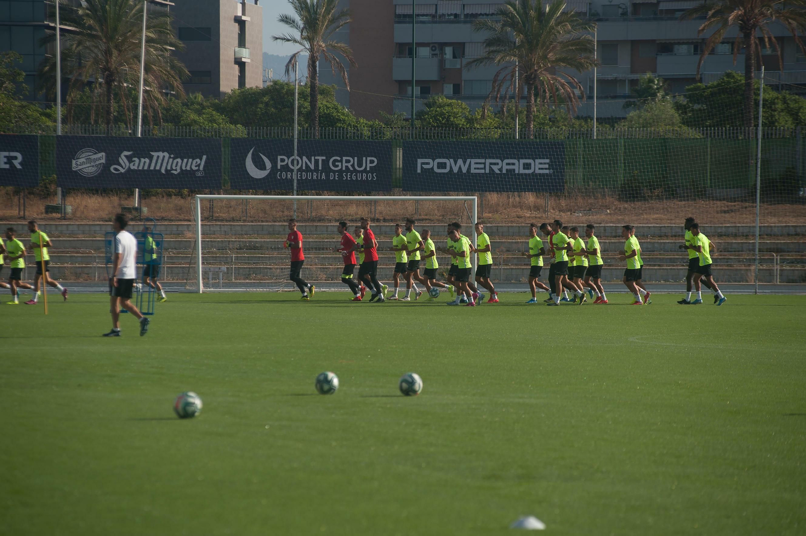 Las fotos del entrenamiento del Málaga CF a puerta abierta Las fotos del entrenamiento del Málaga CF a puerta abierta