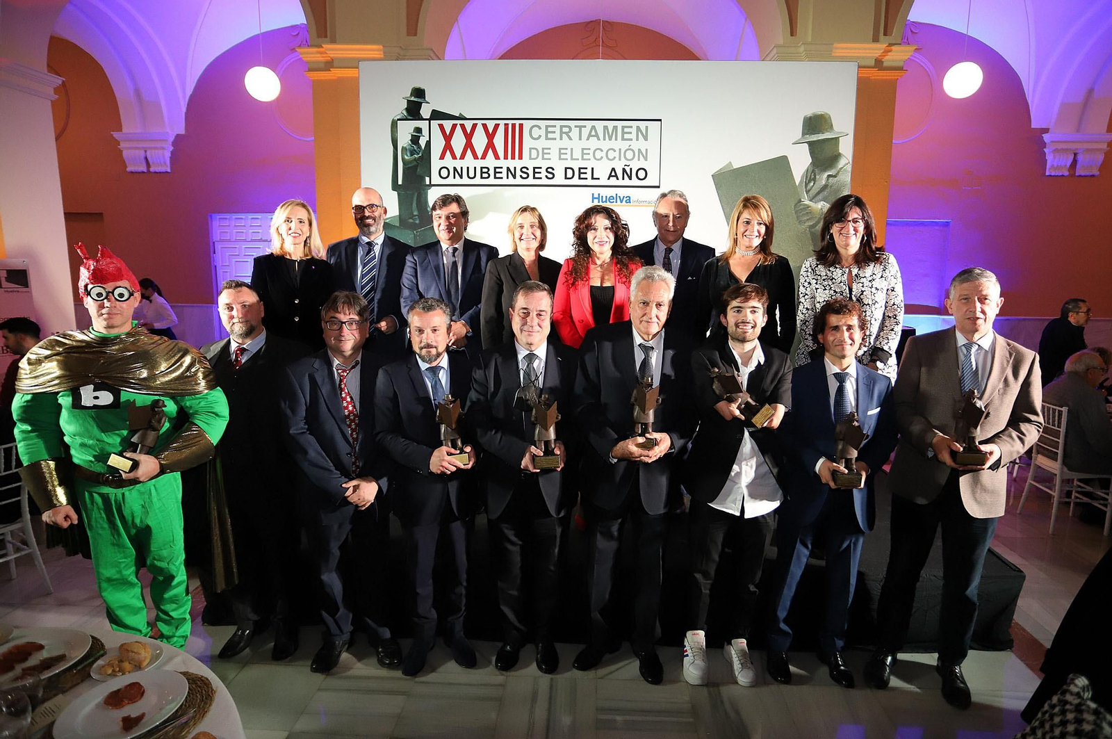 Autoridades, miembros del jurado y galardonados de la pasada edición.