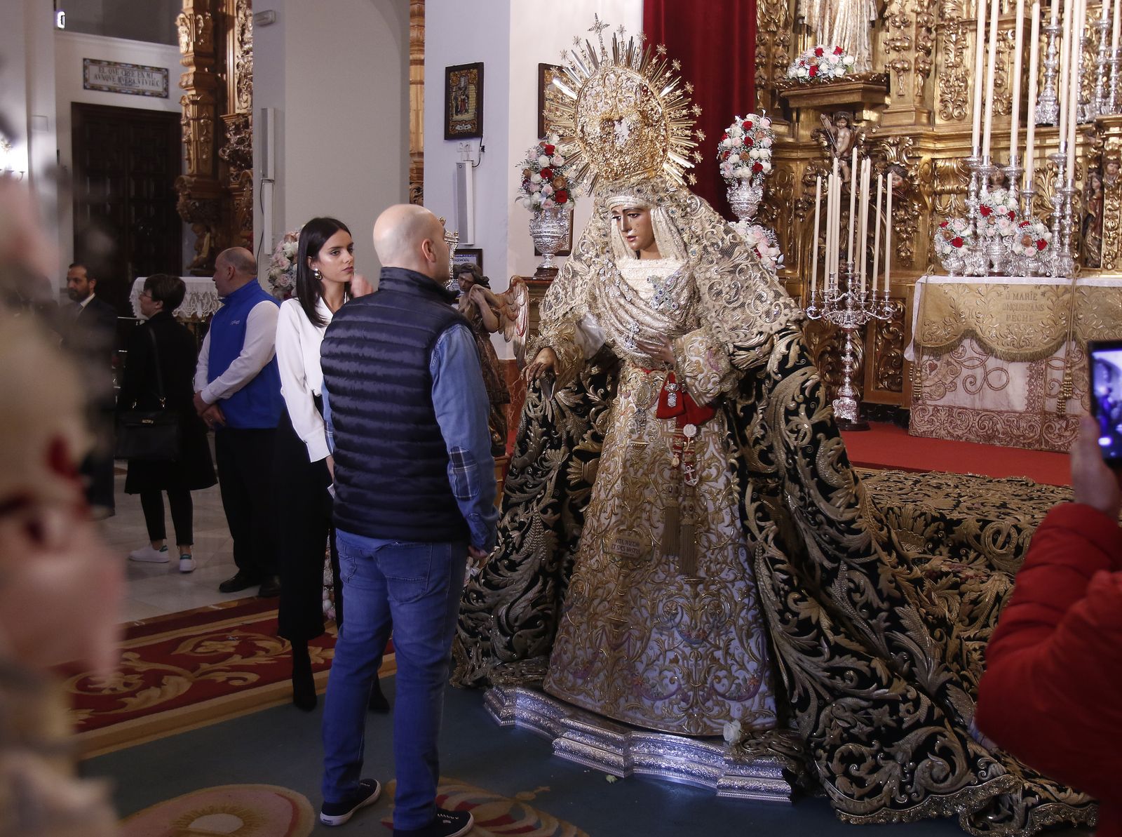 Besamanos de Esperanza de Triana y Macarena