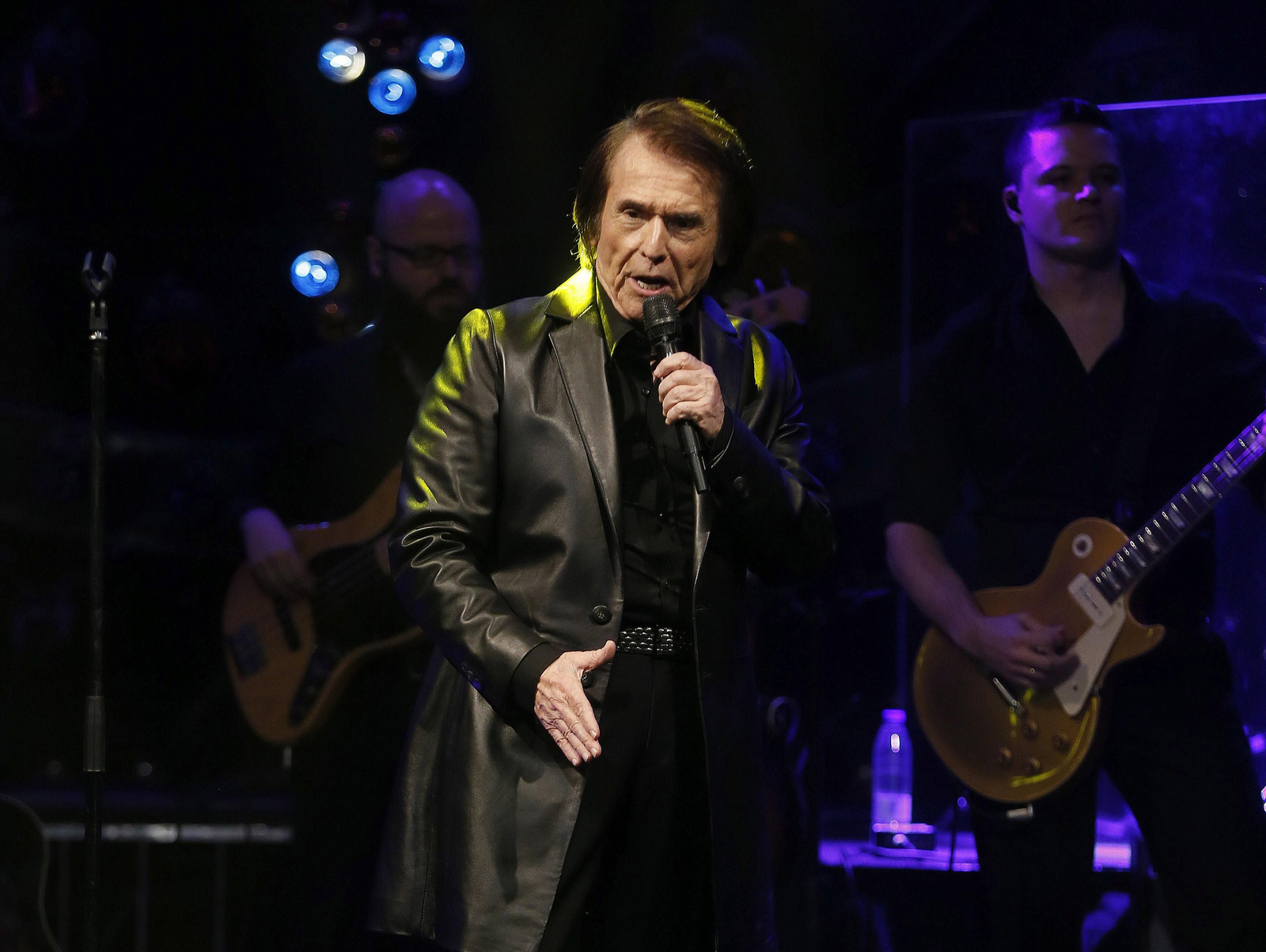 El intérprete Raphael, durante el concierto en la sala Joy Eslava.