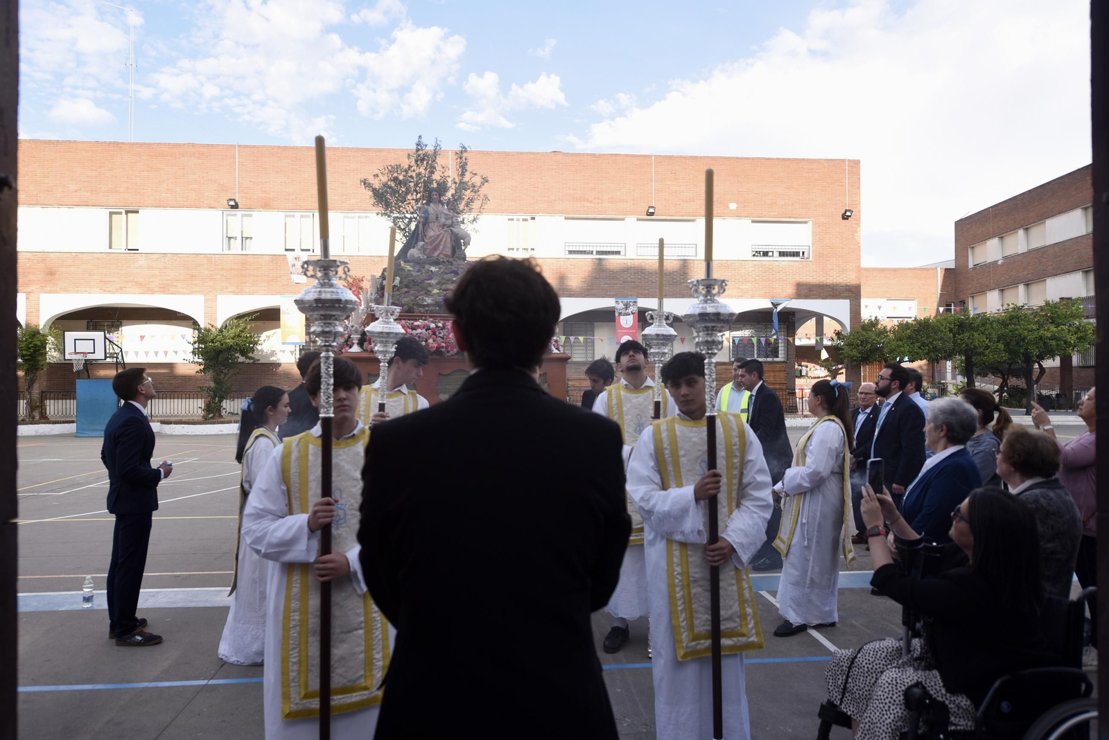 La procesión del colegio Divina Pastora de Córdoba con su Virgen, en imágenes