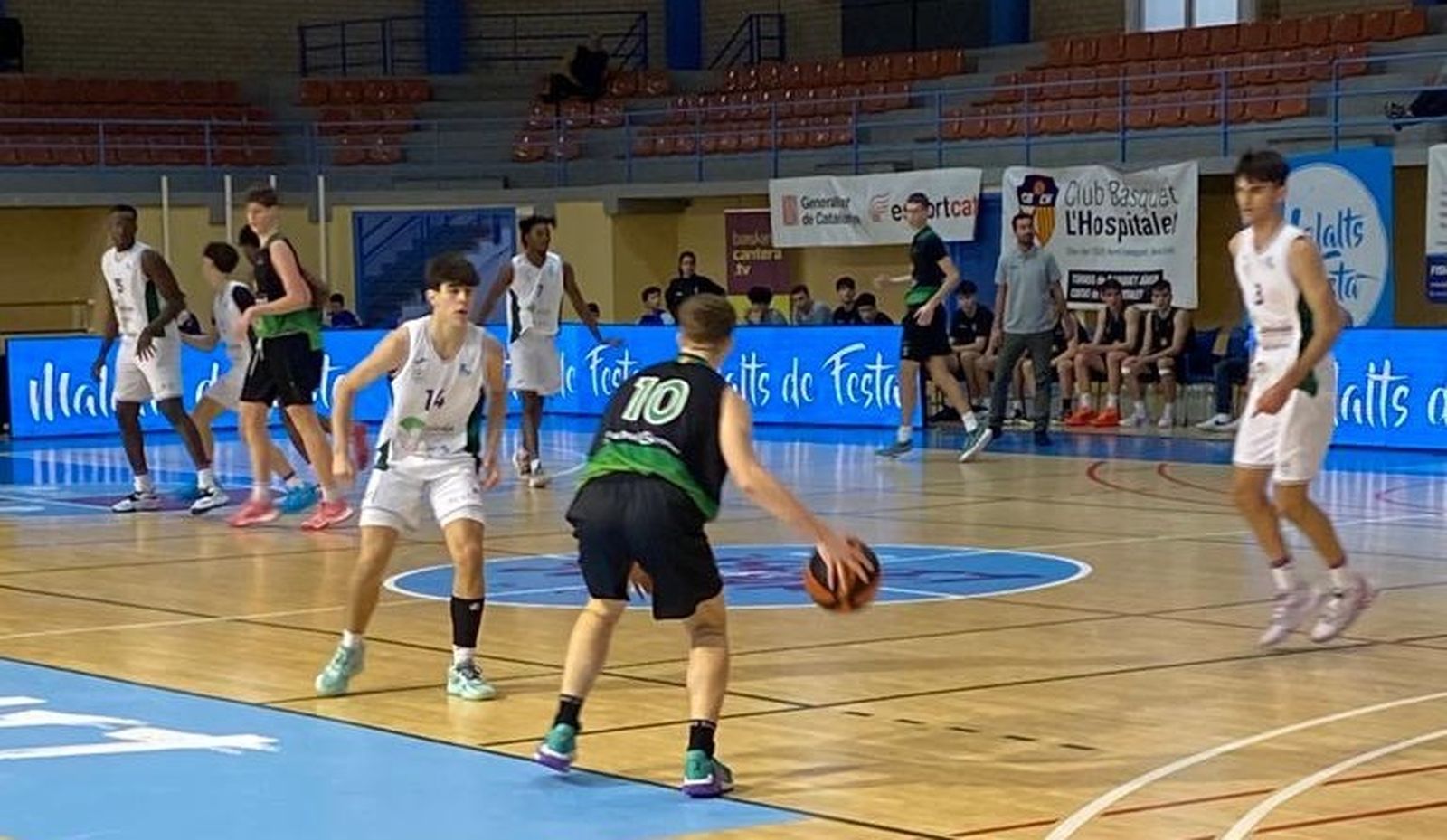 Álvaro Mena y Rubén Vicente defienden.