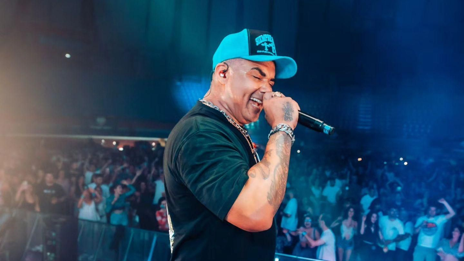 Henry Méndez en concierto.