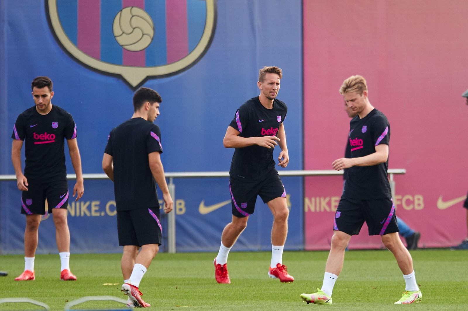 Luuk de Jong, junto a Frenkie de Jong, en un entrenamiento con el Barcelona.