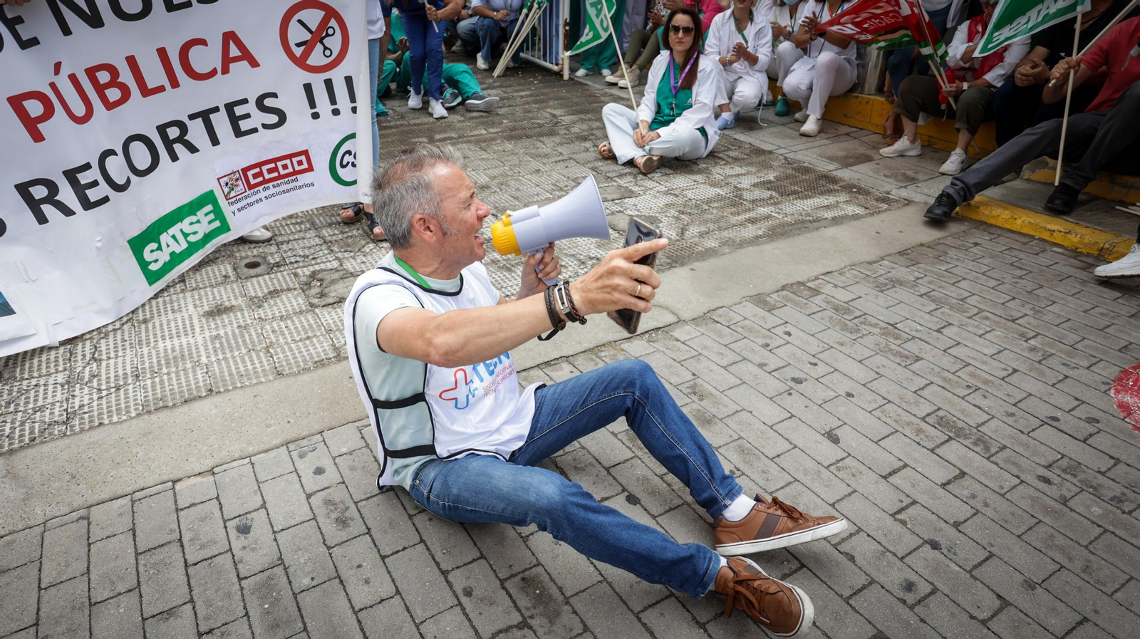 Imágenes de la protesta de sanitarios en el Hospital Universitario de Jerez
