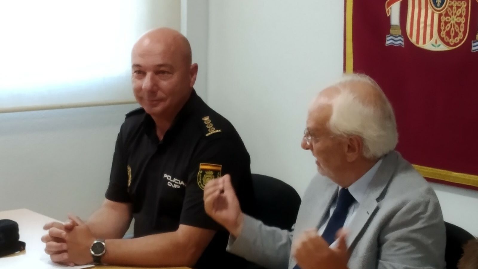 El comisario Rafael Madrona y el subdelegado Manuel de la Fuente.