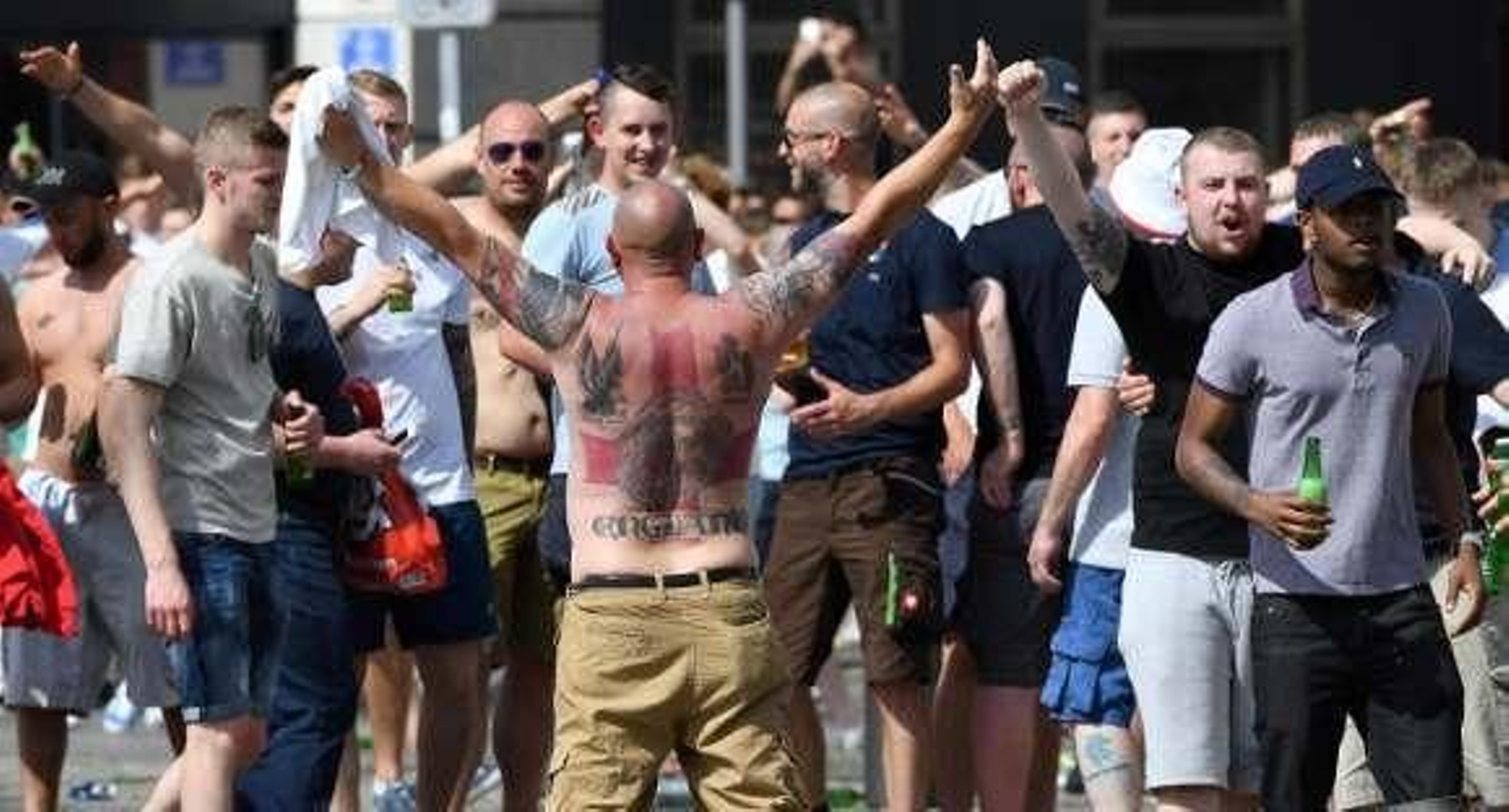 Un aficionado inglés, en estado crítico tras ser apaleado por hinchas rusos