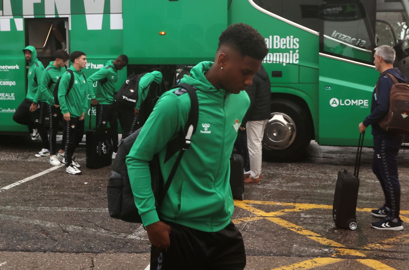 Las fotos de la salida del Betis para Chipre