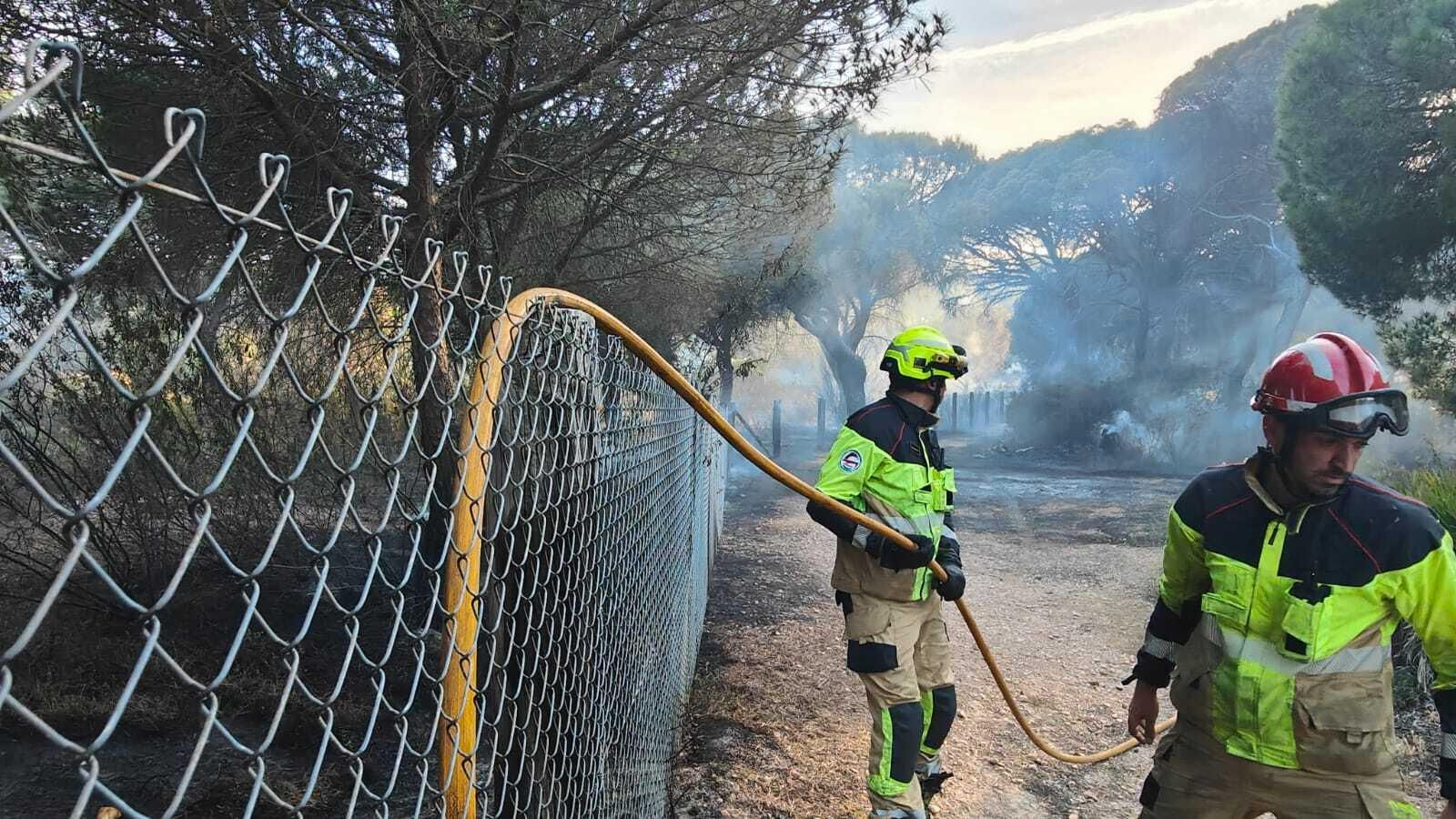 Fuego en la laguna de El Portil: las imágenes del incendio