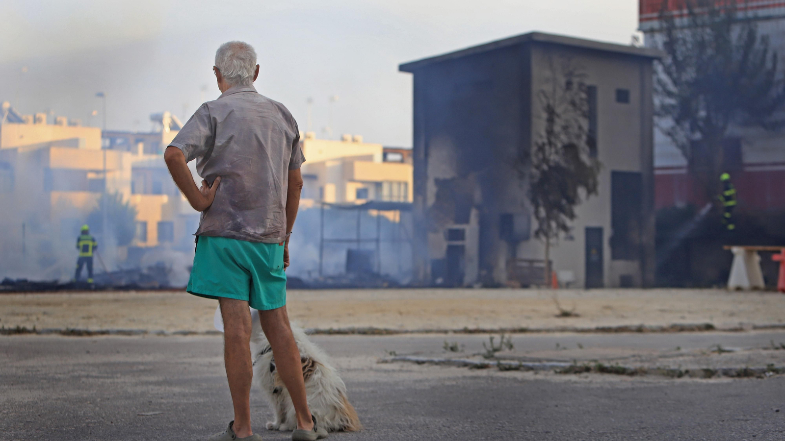 Incendio en un descampado de la zona norte