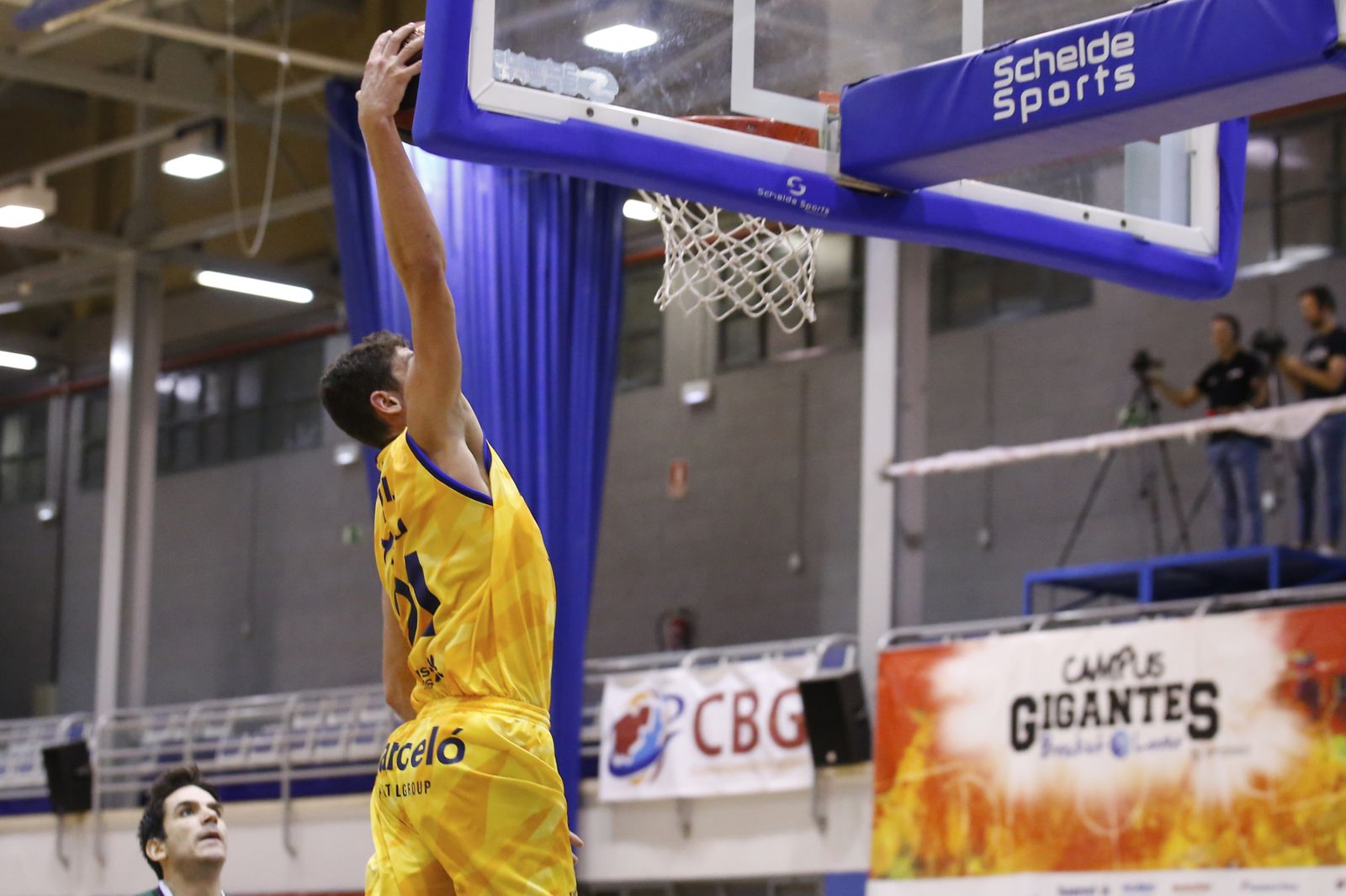 La primera victoria del Unicaja, en fotos