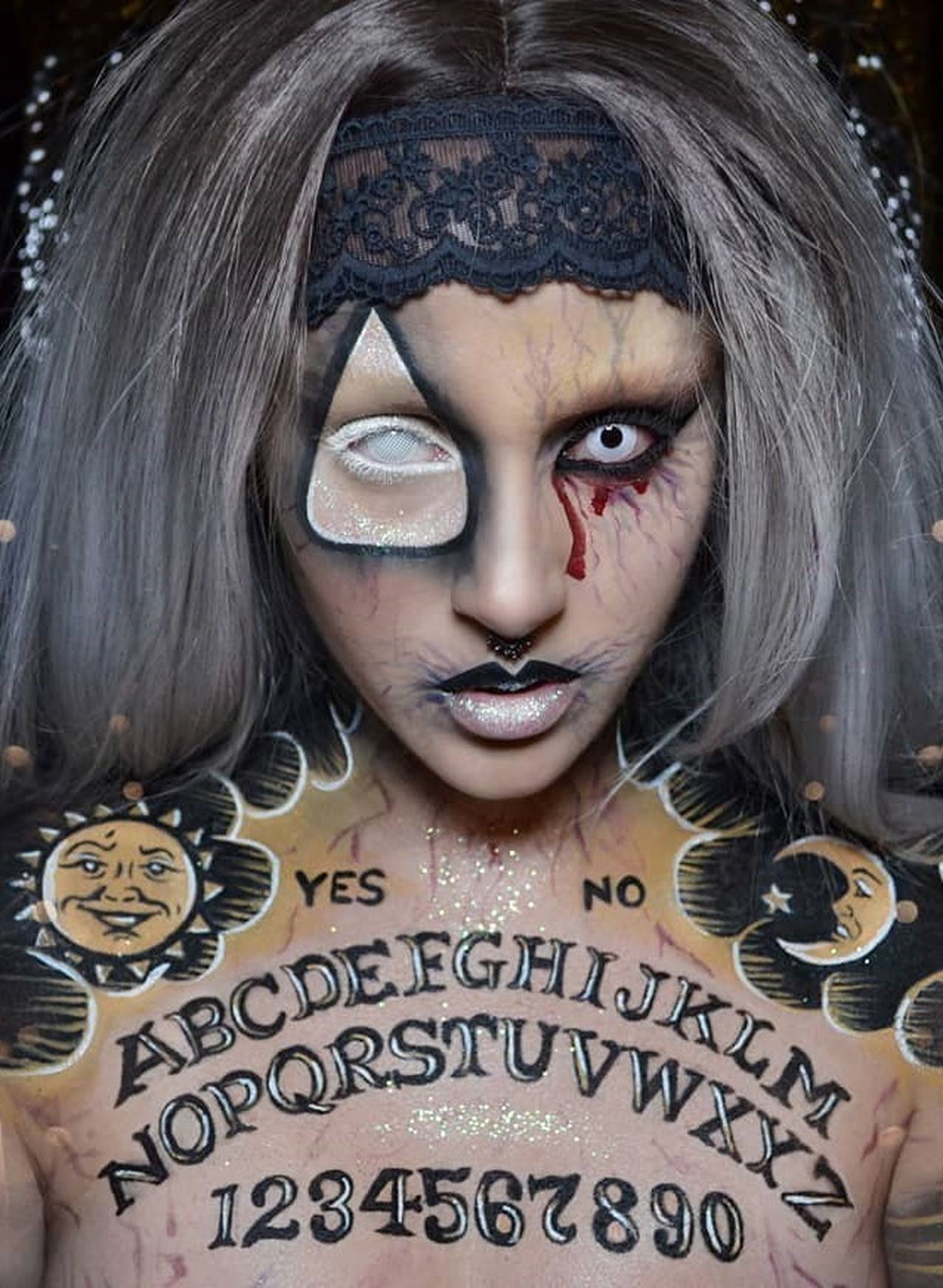 Maquillaje de Ouija, de @excess_makeup