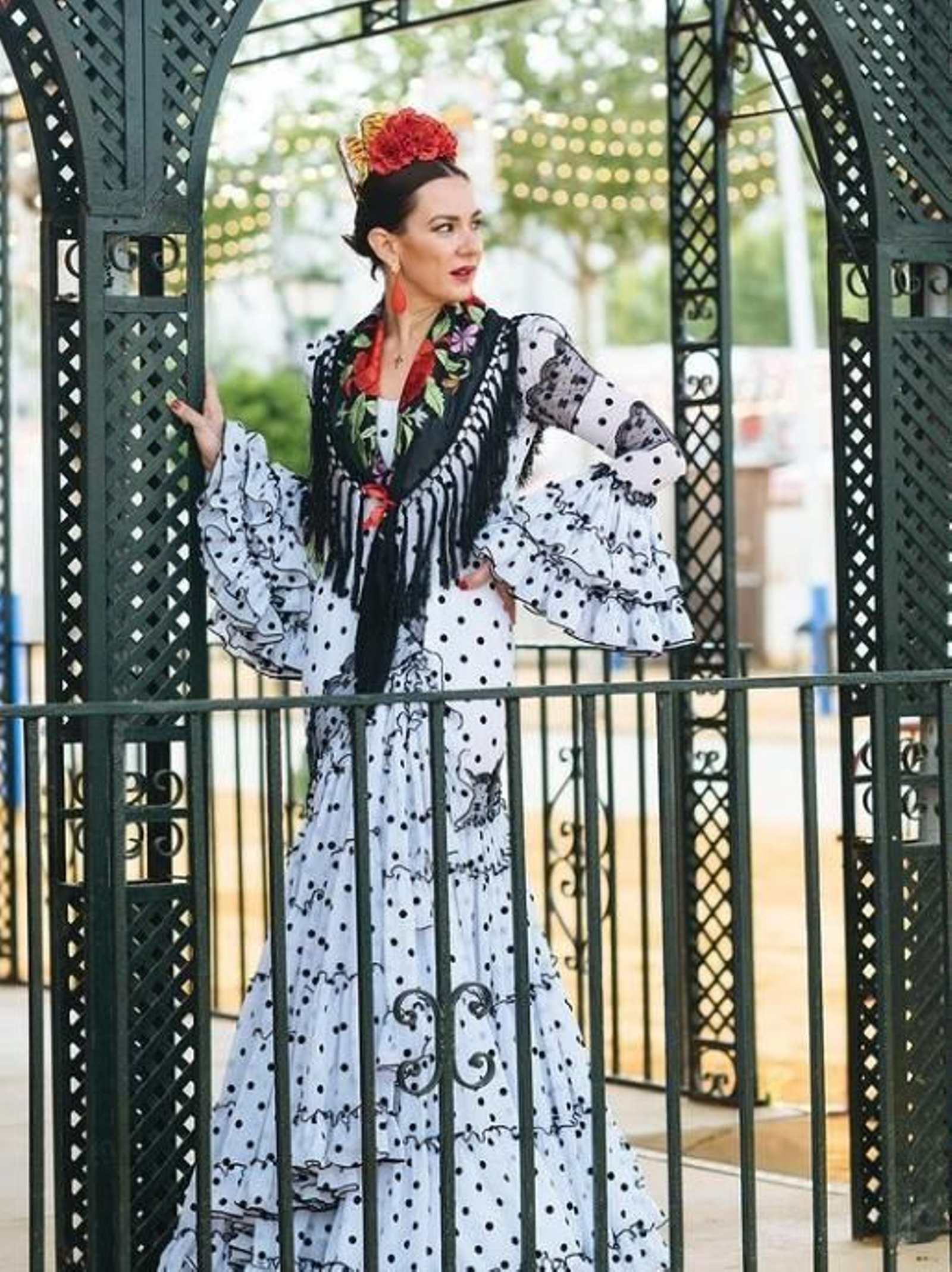 Tala Álvarez con traje de flamenca en la Feria de Abril.