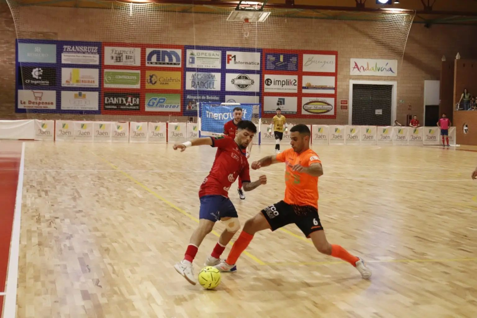 Los mostoleños castigaron con eficacia cada error mengibareño.