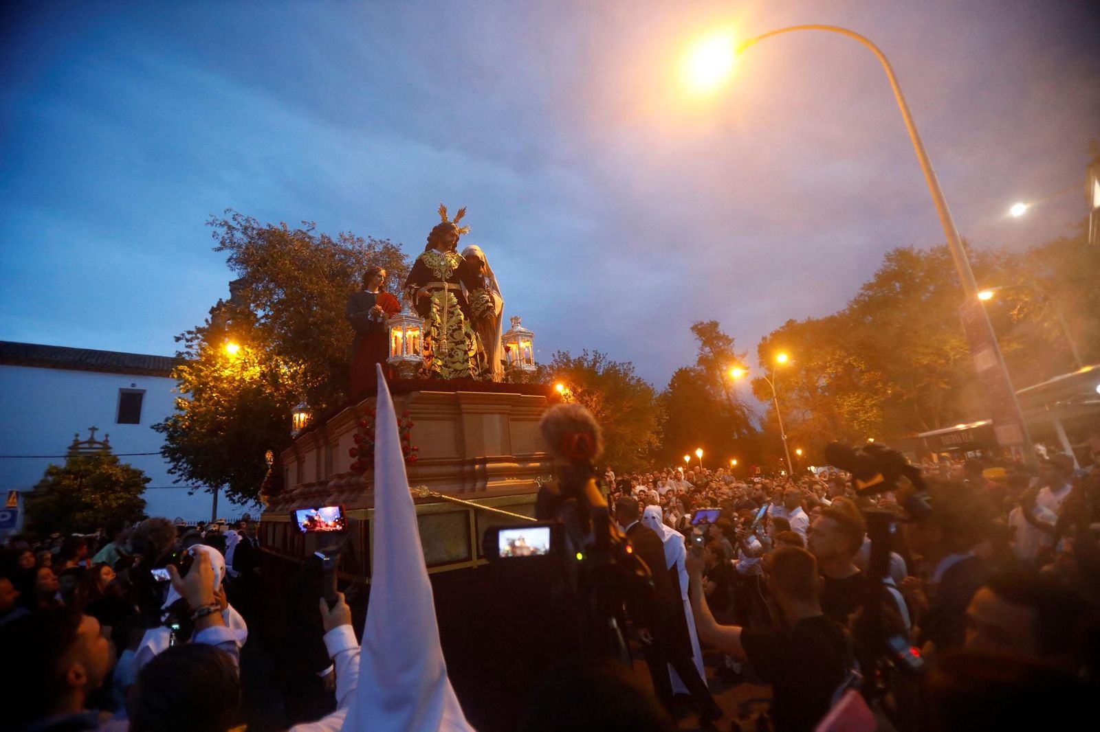 La procesión del Señor de la Salud de Puerta Nueva, en imágenes