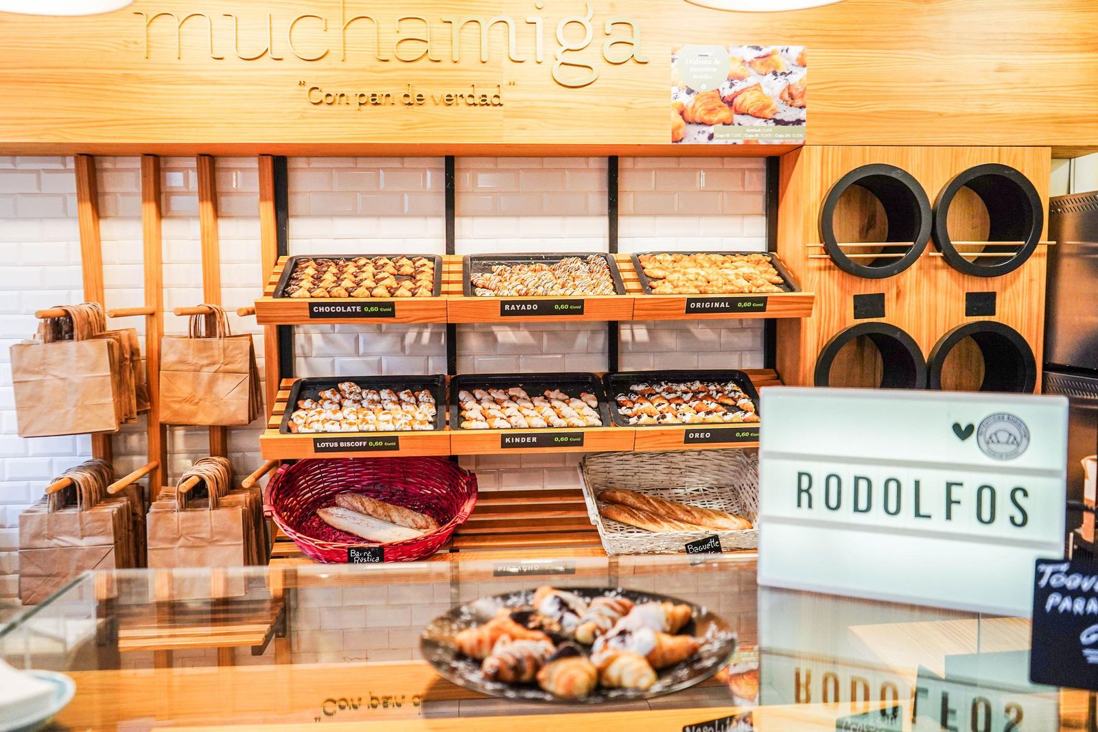 La bakery coffe ofrece productos de la mejor calidad, desde panes hasta dulces y tartas tradicionales y caseras.