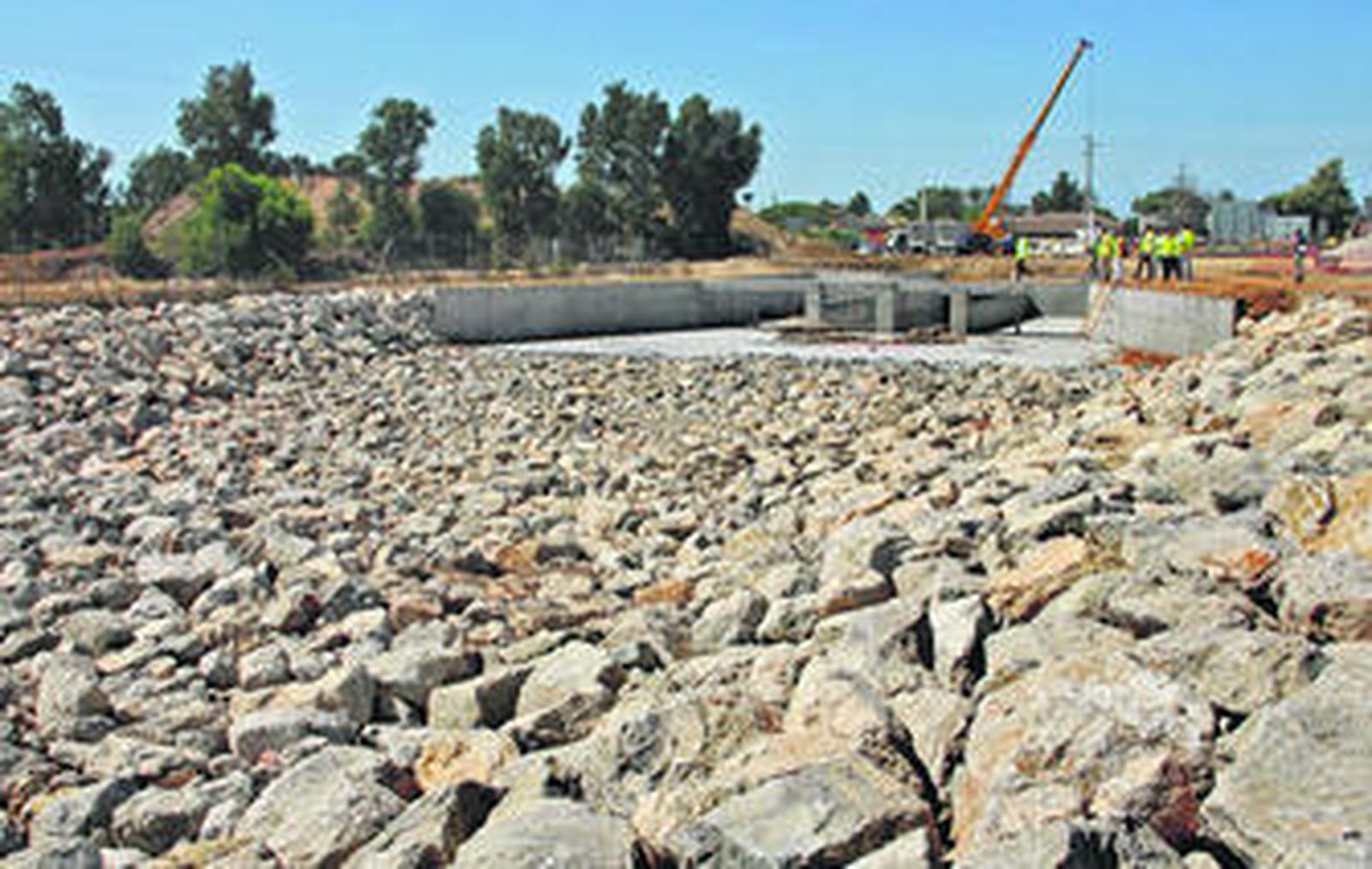 Vista de la estructura que recogerá el agua de pluviales de la zona de la laguna de la Rana Verde y la encauzará hacia Los Gallos.