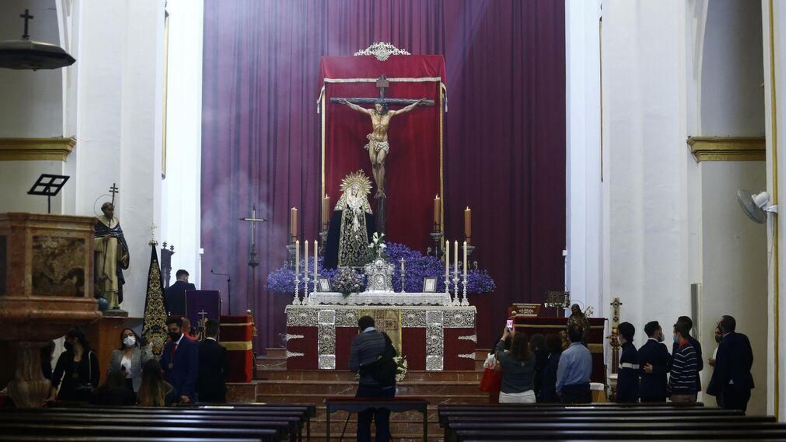 Veneración a los sagrados titulares de la cofradía de los Dolores del Puente el Lunes Santo de 2021. Veneración a los sagrados titulares de la cofradía de los Dolores del Puente el Lunes Santo de 2021.