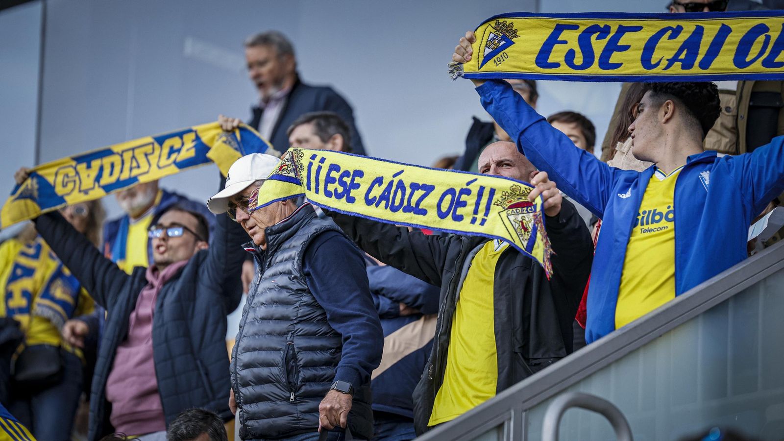 Búscate entre las imágenes del partido de fútbol entre Cádiz CF y Córdoba CF