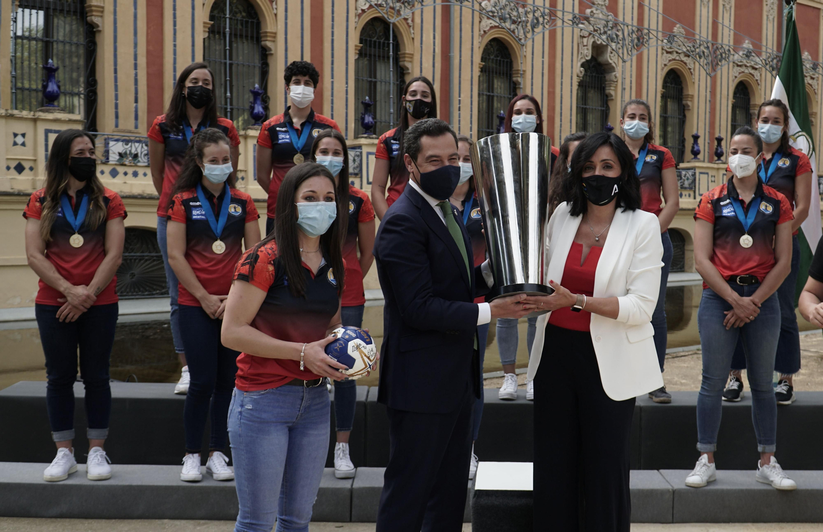 La visita del Rincón Fertilidad Málaga a Juanma Moreno, en fotos
