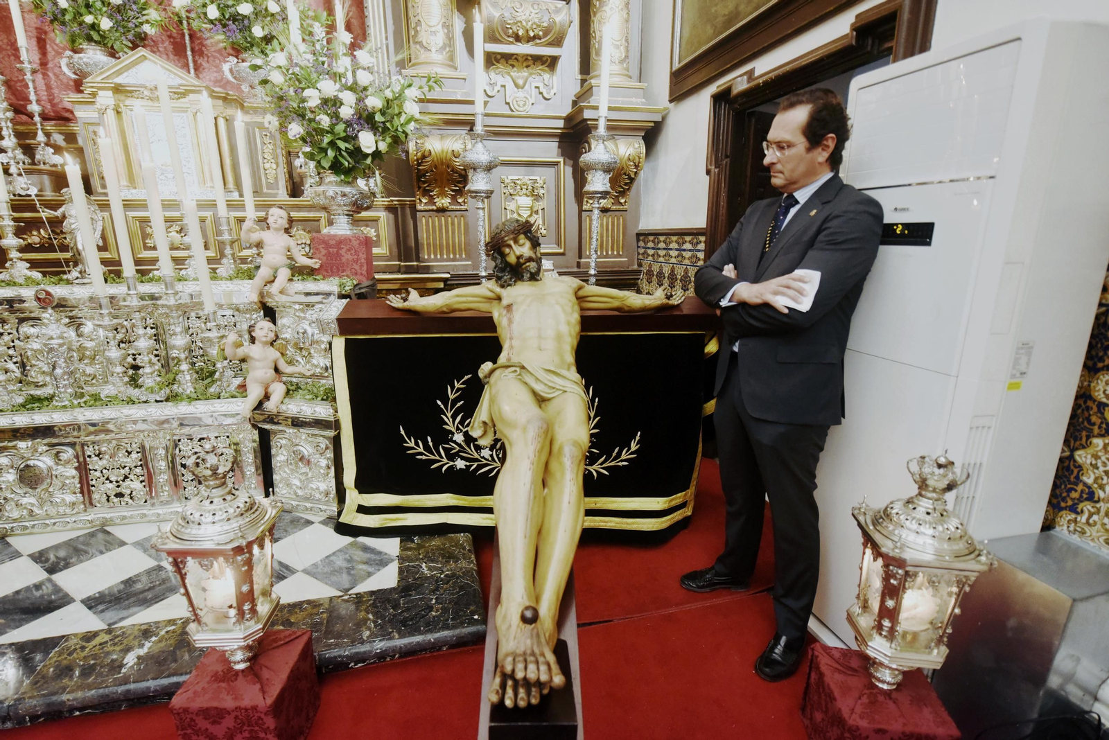 El besamanos de la Virgen de los Dolores, en imágenes