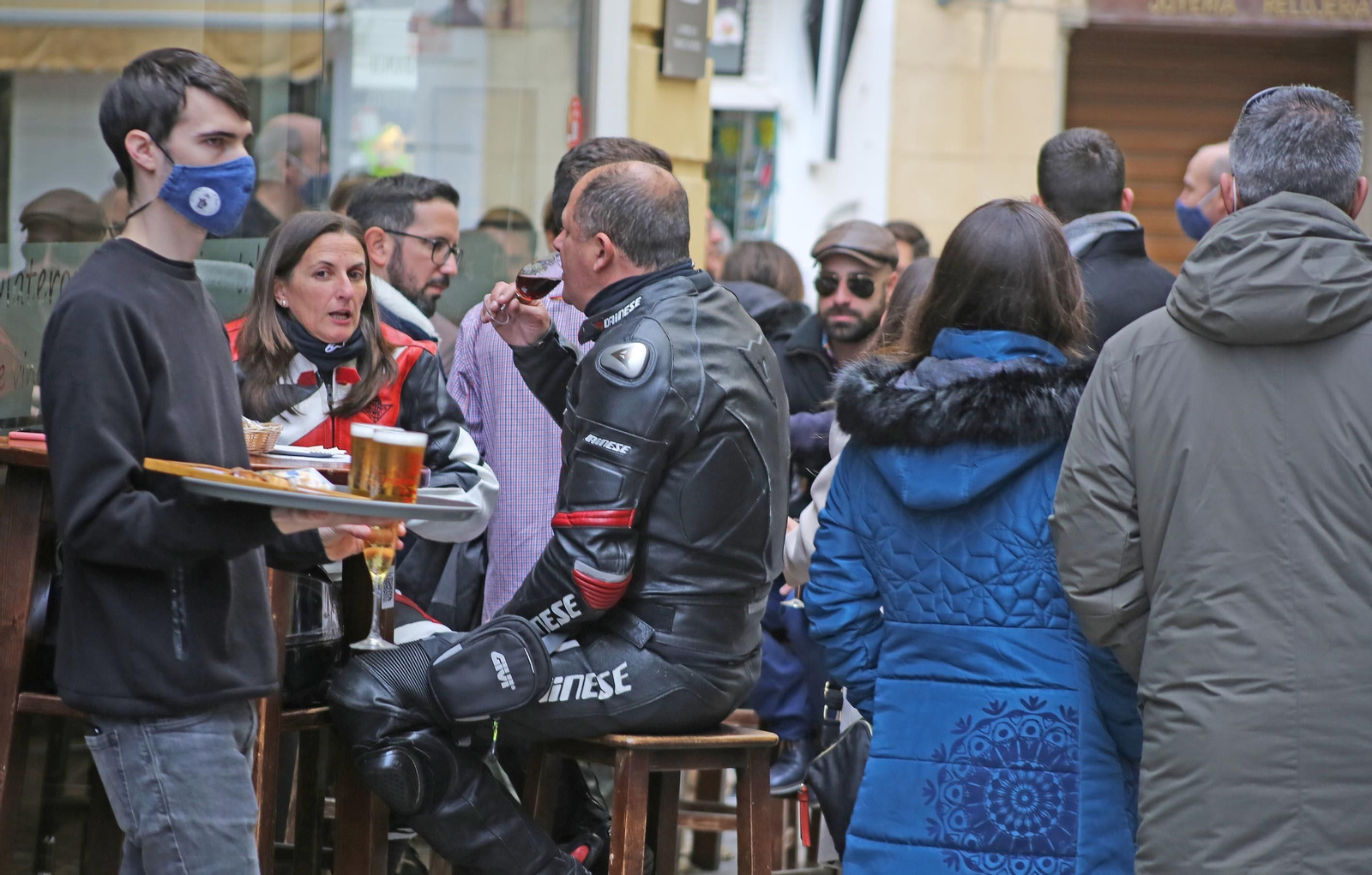 Puente de la Constitución,El centro de Jerez  llena de publico sus bares y terrazas