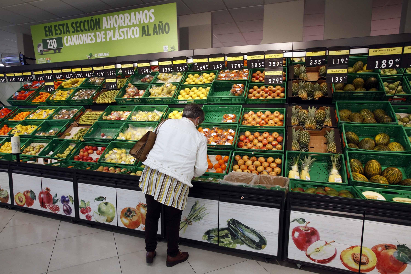 Imágenes del trabajo en la central logística de Mercadona