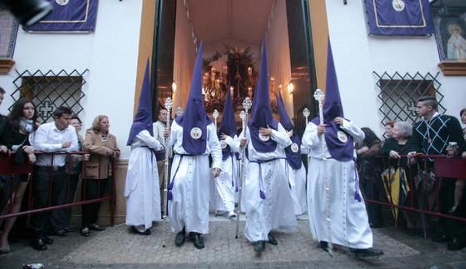 Salida de la Hermandad de Bellavista. / Juan Carlos Muñoz